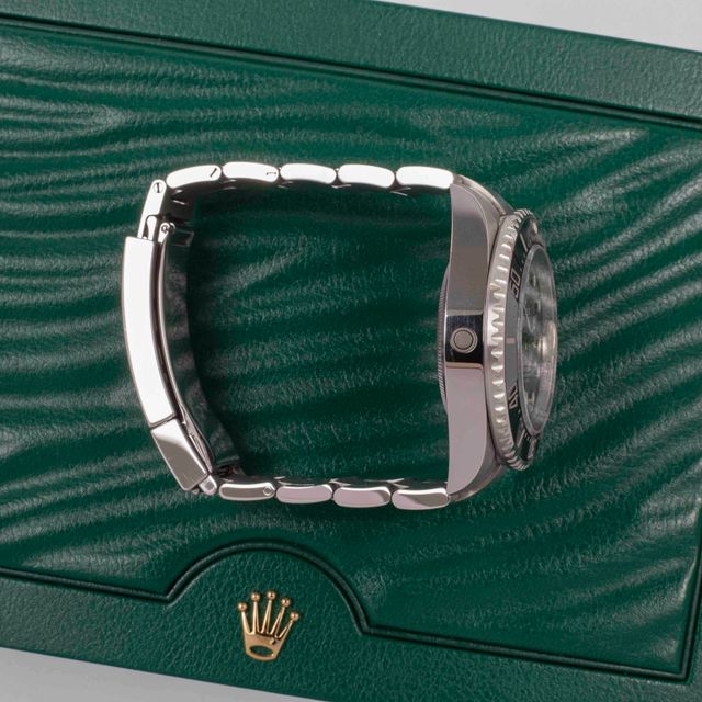 Rolex Sea-Dweller 126600 Image 4